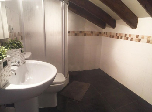 Modern double bedroom next to Callao metro station - Gallery - 5
