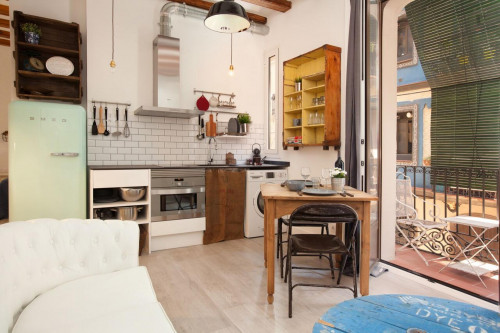 Vintage 1-bedroom apartment in La Barceloneta  - Gallery -  2