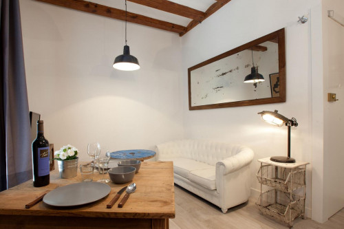 Vintage 1-bedroom apartment in La Barceloneta  - Gallery -  1
