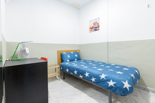 Snug single bedroom near the Sant Antoni metro  - Gallery -  1