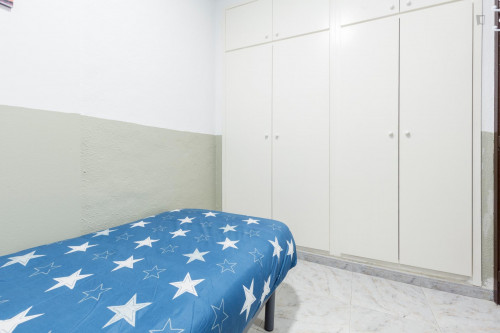 Snug single bedroom near the Sant Antoni metro  - Gallery -  3
