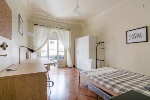 Tasteful single bedroom, in a 5-bedroom apartment, in Saldanha  - Gallery -  1