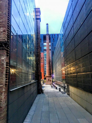 Single bedroom in 4-bedroom apartment