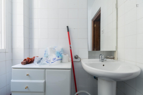 Cosy single bedroom in a 5-bedroom apartment near the Universidad Politécnica de Madrid