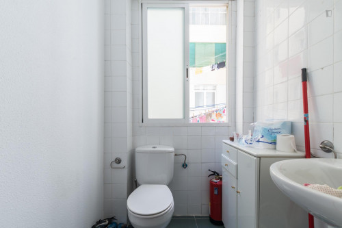 Cosy single bedroom in a 5-bedroom apartment near the Universidad Politécnica de Madrid  - Gallery -  5