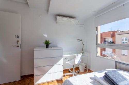Double bedroom with a window view, in L'Amistat - Gallery - 19