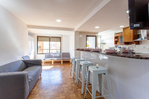 Modern and bright double bedroom in hip L'Amistat - Gallery - 16