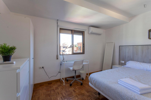 Modern and bright double bedroom in hip L'Amistat - Gallery - 12