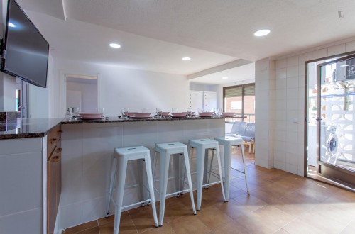 Modern and bright double bedroom in hip L'Amistat - Gallery - 9