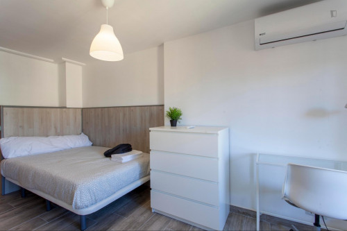 Graceful double bedroom with a window view, in L'Amistat