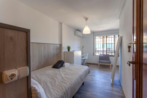 Graceful double bedroom with a window view, in L'Amistat