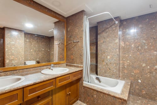 Graceful double bedroom with a window view, in L'Amistat - Gallery - 7