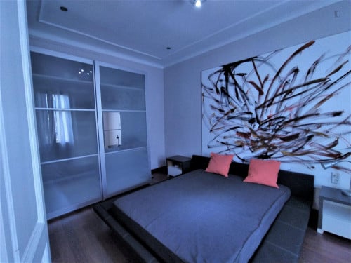 EIXAMPLE FURNISHED 4 BEDROOMS FLAT