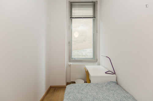 Homely single bedroom in a 3-bedroom apartment near Hermannstraße transport station