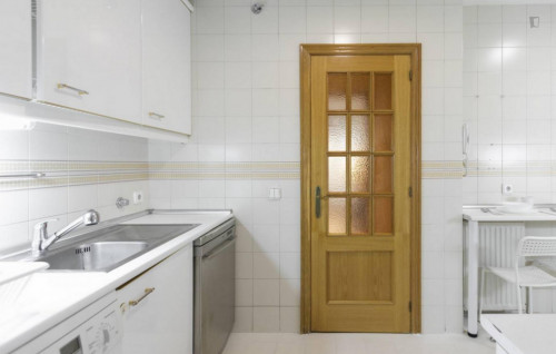 Modern double bedroom within walking distance to the Delicias metro station