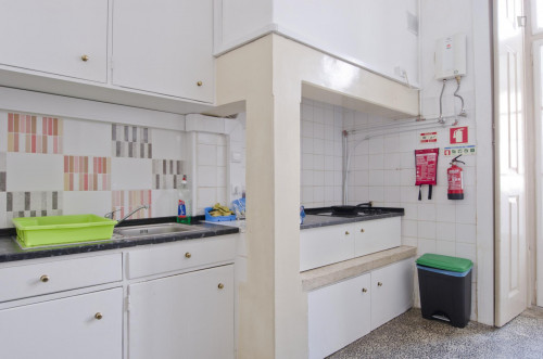 Cool single bedroom close to Alcantara-Mar train station minutes away from Instituto Superior de Agronomia - Gallery - 10