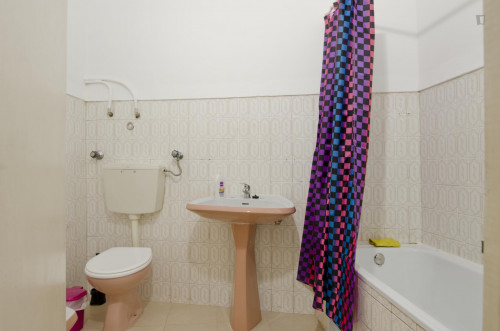 Cool single bedroom close to Alcantara-Mar train station minutes away from Instituto Superior de Agronomia - Gallery - 7