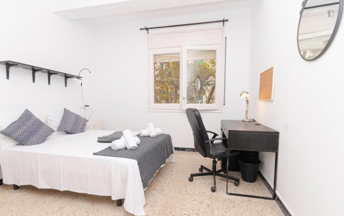 Charming Double Ensuite Bedroom In A 4-Bedroom Apartment Near Paral·lel Metro Station - 1