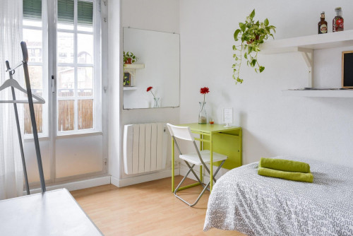  Bright And Relaxing Single Bedroom With A Balcony, In La Latina  -  Bright and relaxing single bedroom with a balcony, in La Latina  - Gallery -  2