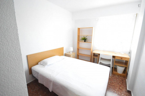  Cool Double Bedroom In A 3-Bedroom Apartment Near Universitat De València  -  Cool double bedroom in a 3-bedroom apartment near Universitat de València  - Gallery -  2
