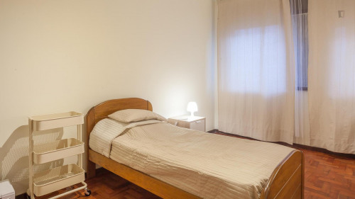 Single Ensuite Bedroom In Grand 6-Bedroom House In Paranhos - 2