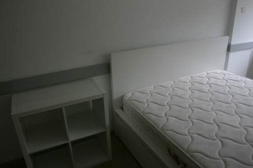 Great Double Bedroom In Bonfim - 2