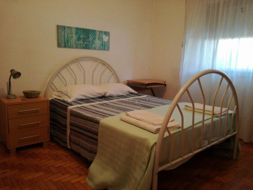 Comfortable Double Bedroom In Residential Ramalde - 2