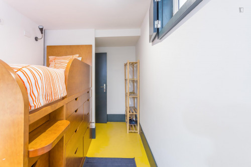 Comfy Single Bedroom In A 9-Bedroom Apartment Near Universidade Fernando Pessoa - 2