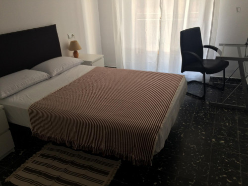 Homely Double Bedroom In A 4-Bedroom Flat, Near Universitat Politècnica De València's Main Campus - 1