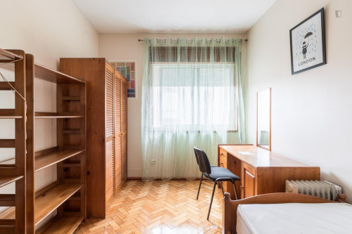 Single Bedroom In A Nice 4-Bedroom Flat In Student-Heavy Paranhos - 1