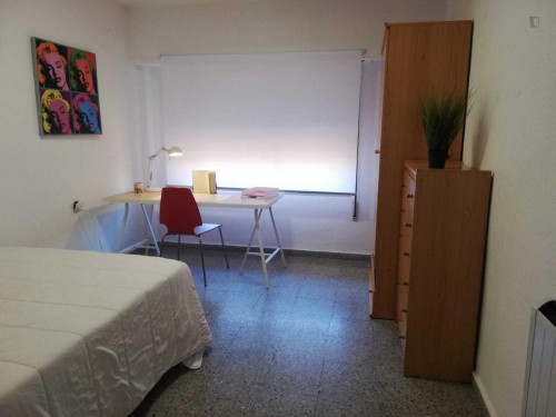  Bright Double Bedroom In A 3-Bedroom Apartment Near Aragó Metro Station  -  Bright double bedroom in a 3-bedroom apartment near Aragó metro station  - Gallery -  1
