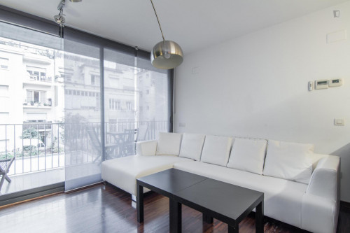 Cool 2-Bedroom Apartment In Up-And-Coming Sarrià-Sant Gervasi - 1