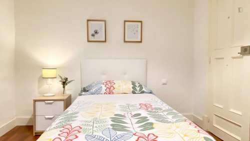 Single Bedroom In A 5-Bedroom Apartment Near Abando Metro Station - 4