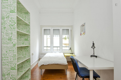 Single Room In 6-Bedroom Apartment In Central Campo Pequeno - 1