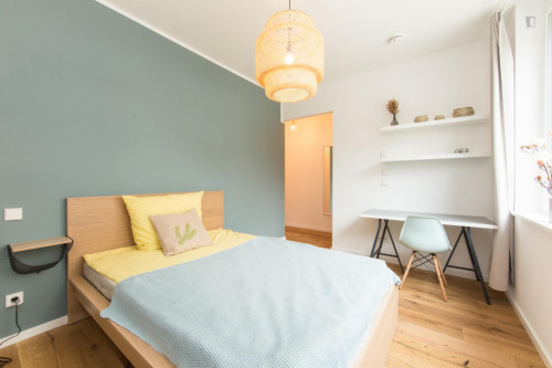  Double Bedroom, With Balcony, In 3-Bedroom Apartment  -  Double bedroom, with balcony, in 3-bedroom apartment  - Gallery -  2