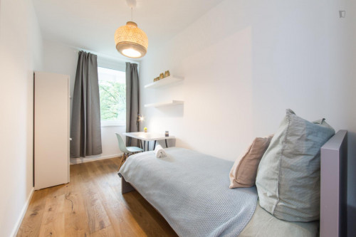  Single Bedroom In 4-Bedroom Apartment  -  Single bedroom, with balcony, in 4-bedroom apartment  - Gallery -  1