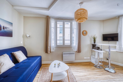  Alluring Studio Near Vaugirard Montparnasse 3 Train Station  -  Alluring studio near Vaugirard Montparnasse 3 train station  - Gallery -  1