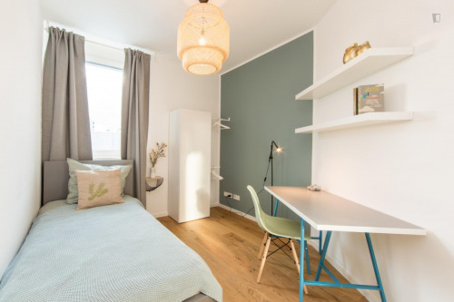  Single Bedroom, With Balcony, In 3-Bedroom Apartment  -  Single bedroom, with balcony, in 3-bedroom apartment  - Gallery -  2