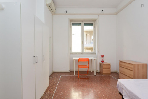  Ample Bedroom In A 6-Bedroom Student Flat, Near Bologna Metro Station  -  Ample bedroom in a 6-bedroom student flat, near Bologna metro station  - Gallery -  1