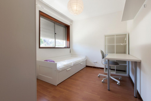  Homely Single Bedroom In A 3-Bedroom Flat, Next To Universidade Lúsiada  -  Homely single bedroom in a 3-bedroom flat, next to Universidade Lúsiada  - Gallery -  2