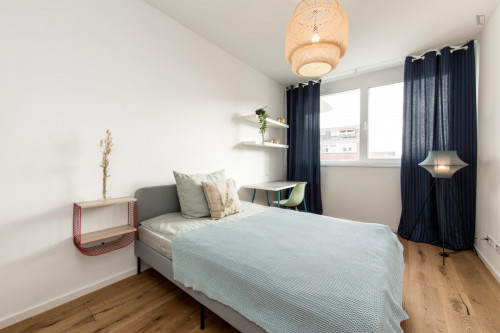  Double Bedroom, With Balcony, In 4-Bedroom Apartment  -  Double bedroom, with balcony, in 4-bedroom apartment  - Gallery -  2