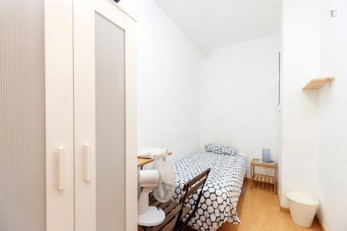 Modern Single Bedroom In Sants - 1