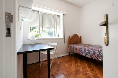  Appealing Single Bedroom In Bonfim - Room 5  -  Appealing single bedroom in a 4-bedroom flat, in Bonfim  - Gallery -  1