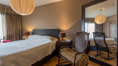  Posh Double Bedroom In An Apartment Near Casa Da Música  -  Posh double bedroom in a 4-bedroom apartment near Casa da Música  - Gallery -  2