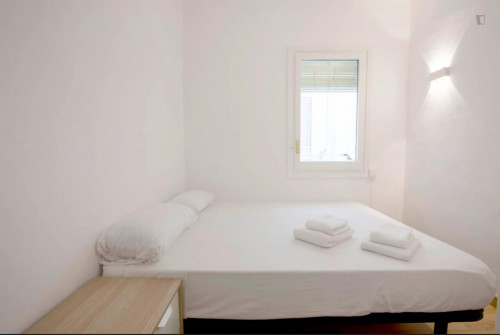 Inviting And Homely 3-Bedroom Flat Near The Clot Metro Station - 2