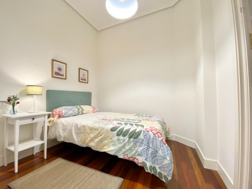 Single Bedroom, With Balcony, In 5-Bedroom Apartment - 4