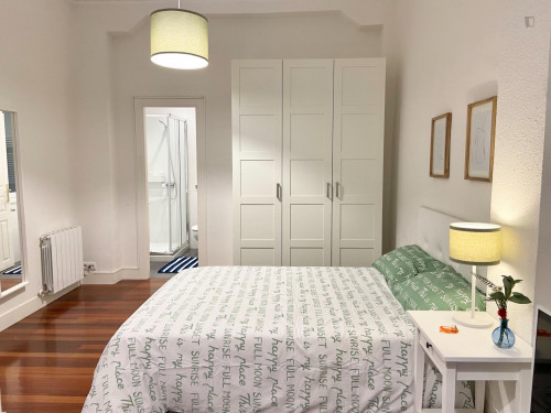 Double Bedroom, With Private Bathroom And Balcony, In 5-Bedroom Apartment - 3