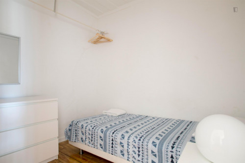  Cosy Single Bedroom Near Miradouro De Santa Catarina  -  Cosy single bedroom near Miradouro de Santa Catarina  - Gallery -  2