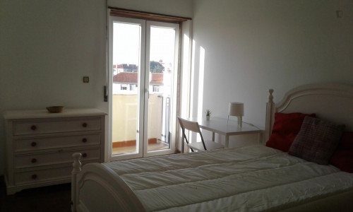  Q2-Nice Double Bedroom/Balcony Near NOVA SBE Campus And Carcavelos Beach  -  Q2-Nice Double Bedroom/Balcony near NOVA SBE Campus/beach in 4-Room Apartment  - Gallery -  1