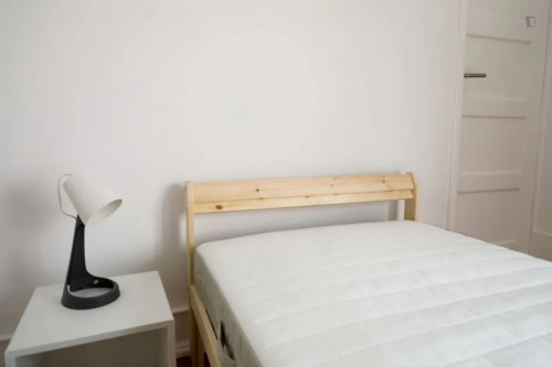  Comfortable Single Bedroom In Olaias  -  Single bedroom, with balcony, in 4-bedroom apartment  - Gallery -  2